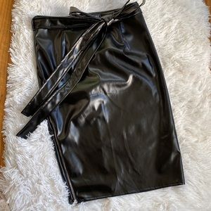 Black faux leather mini zipper lace bow belt skirt, Size M